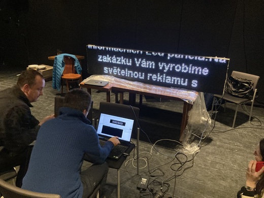 titulkovaci obrazovka divadlo mlada boleslav